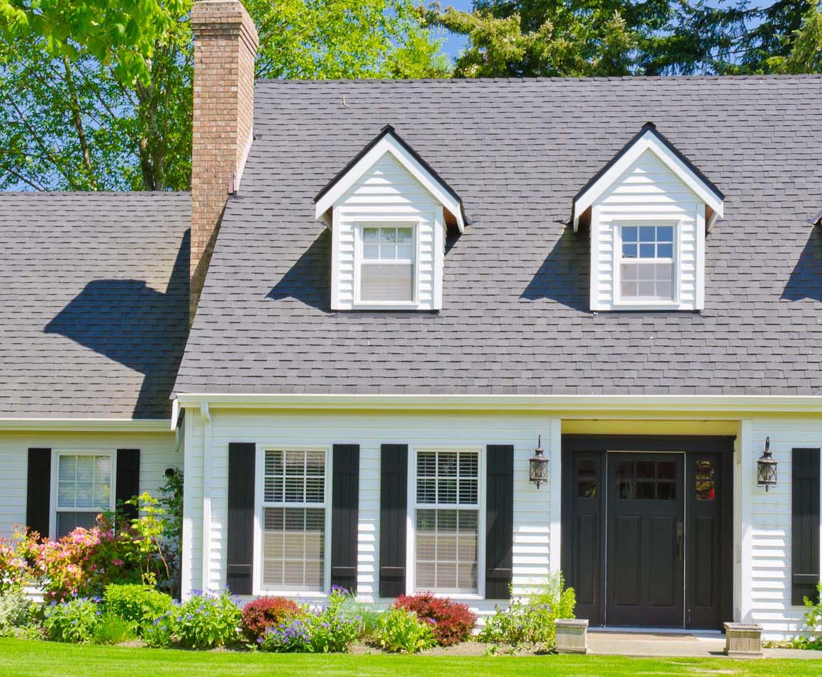 4 Benefits of Soft Washing Your Siding and Roof